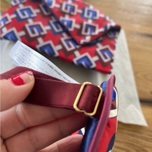 GUCCI Travel accessories geometric G print eye mask with pouch - Picture 6 of 8